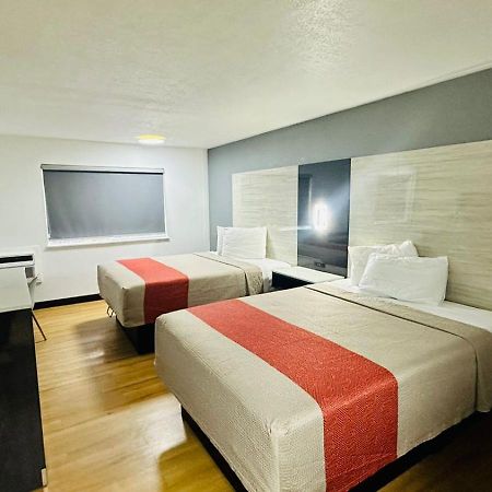 Evergreen Inn & Suites Portland (Adults Only) Экстерьер фото