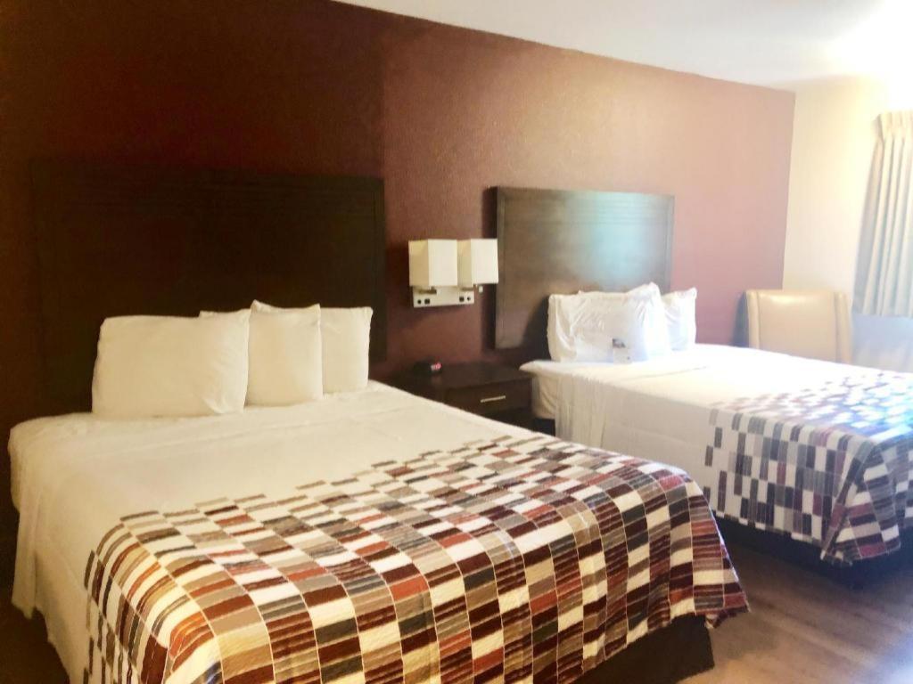 Evergreen Inn & Suites Portland (Adults Only) Экстерьер фото