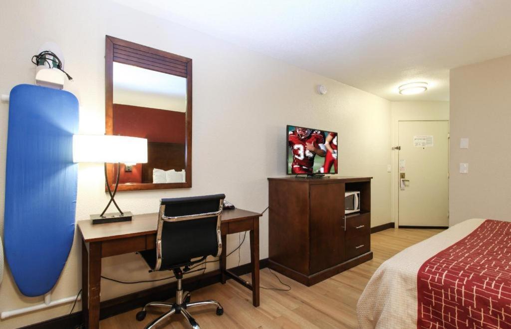 Evergreen Inn & Suites Portland (Adults Only) Экстерьер фото