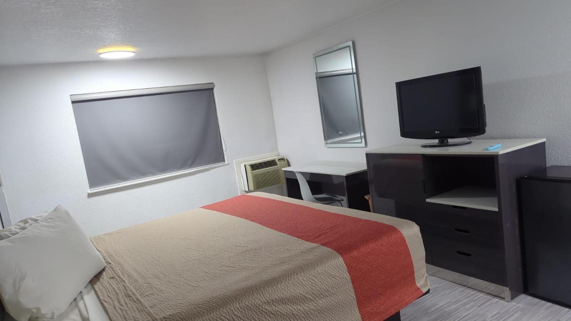 Evergreen Inn & Suites Portland (Adults Only) Экстерьер фото
