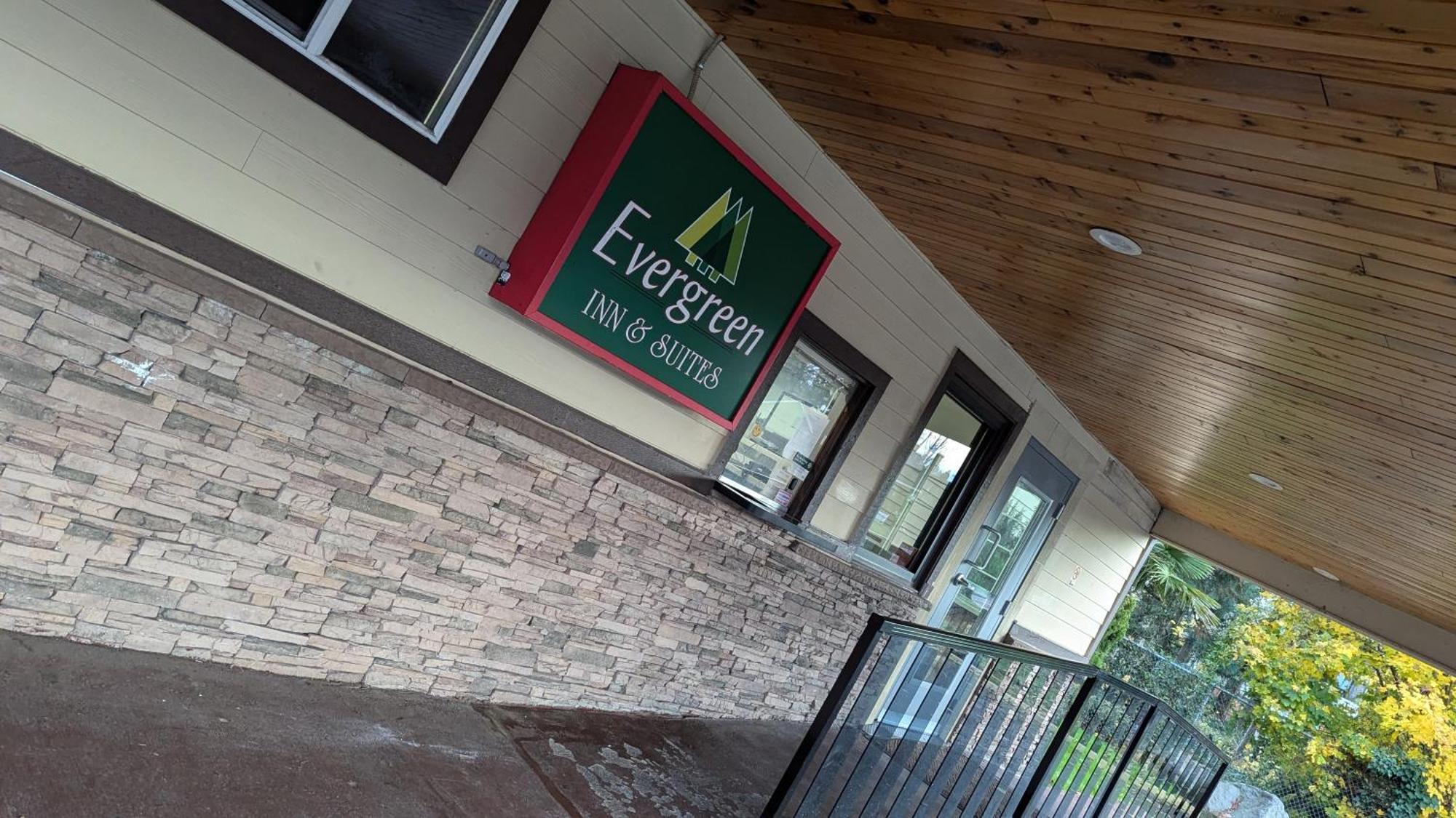 Evergreen Inn & Suites Portland (Adults Only) Экстерьер фото