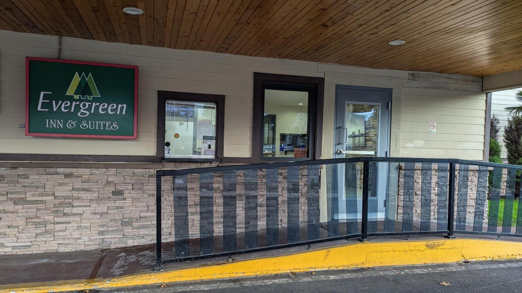 Evergreen Inn & Suites Portland (Adults Only) Экстерьер фото