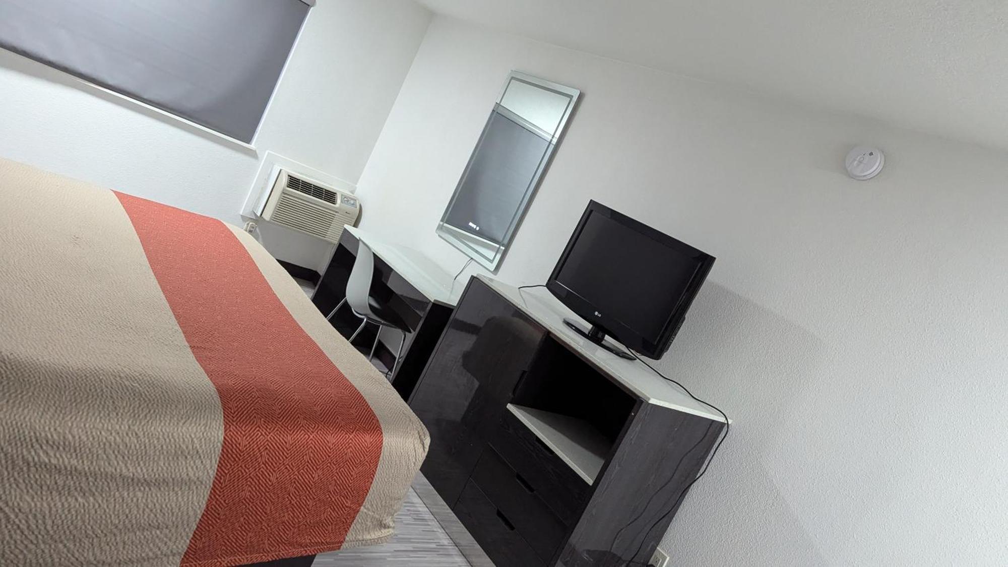 Evergreen Inn & Suites Portland (Adults Only) Экстерьер фото