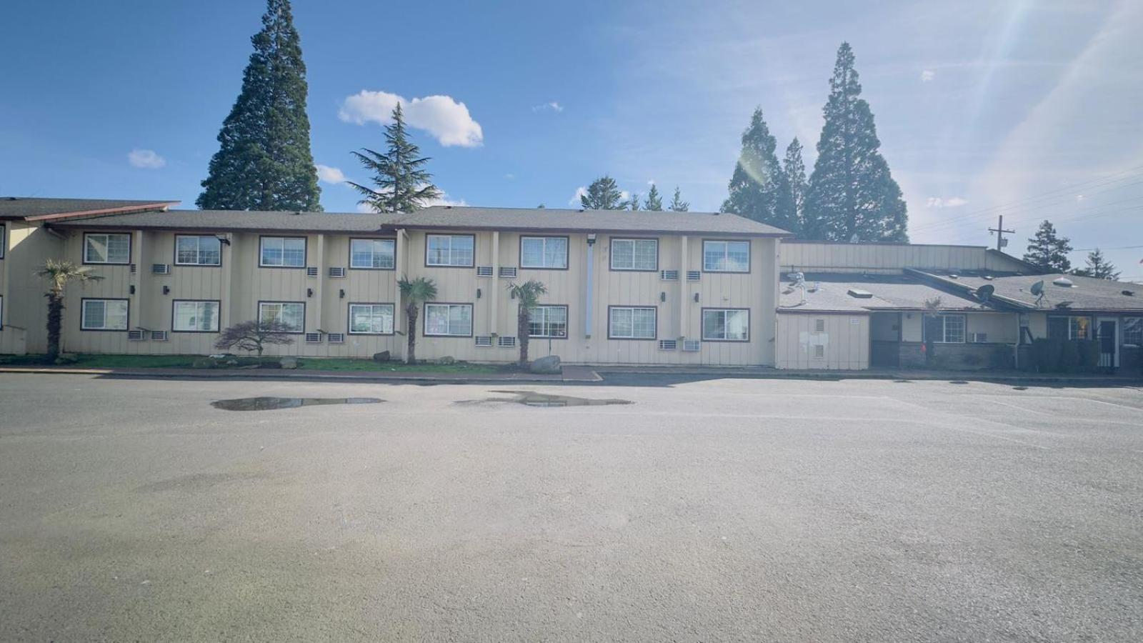 Evergreen Inn & Suites Portland (Adults Only) Экстерьер фото