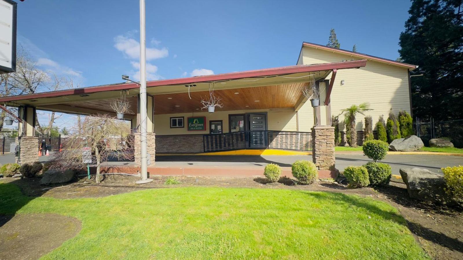 Evergreen Inn & Suites Portland (Adults Only) Экстерьер фото