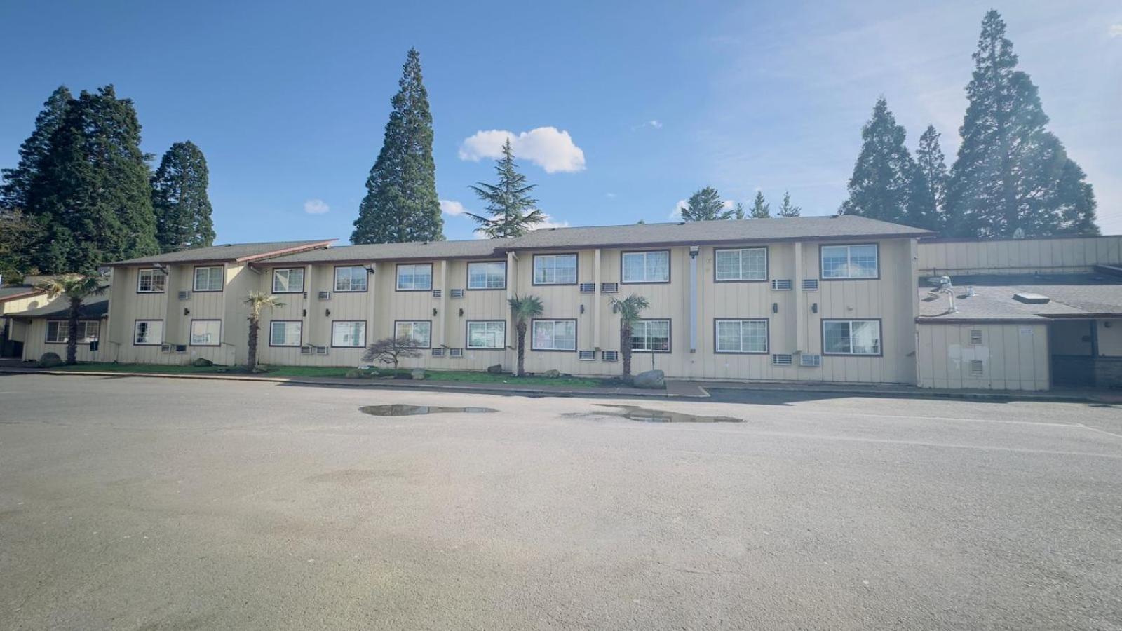 Evergreen Inn & Suites Portland (Adults Only) Экстерьер фото