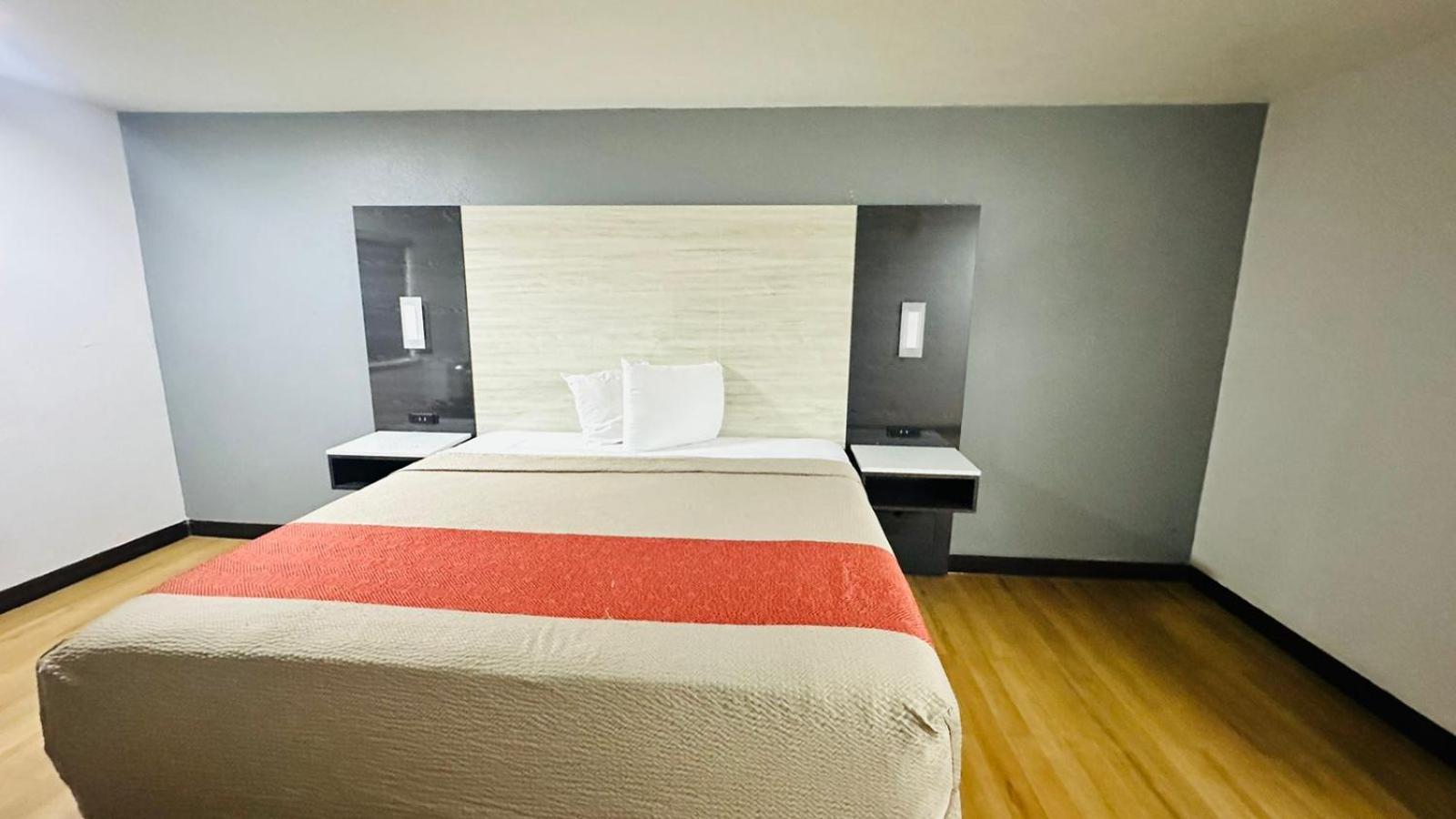 Evergreen Inn & Suites Portland (Adults Only) Экстерьер фото