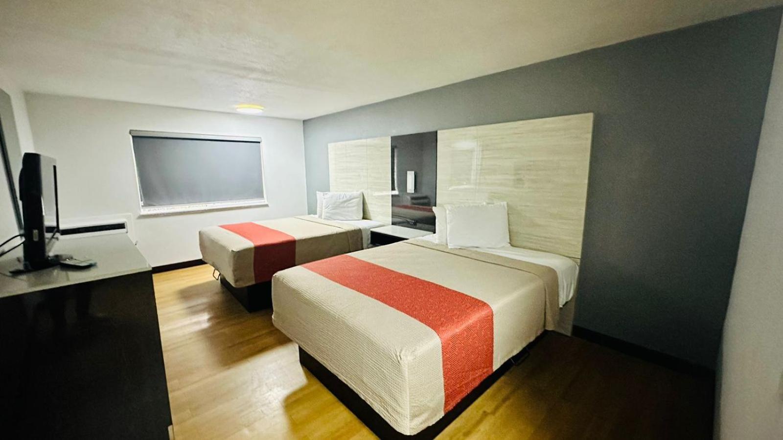 Evergreen Inn & Suites Portland (Adults Only) Экстерьер фото